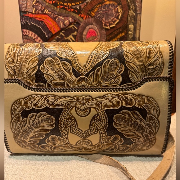 Vintage tooled leather Western theme purse - Picture 10 of 12